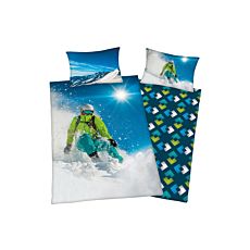 Parure de lit avec skieur dans la neige poudreuse