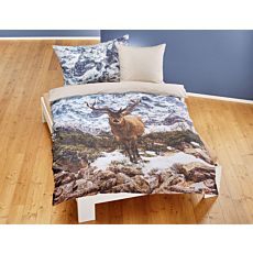 Parure de lit avec cerf devant un paysage de montagne enneigé