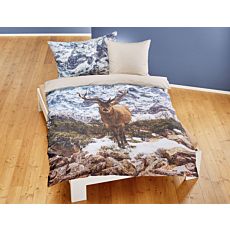 Parure de lit avec cerf devant un paysage de montagne enneigé