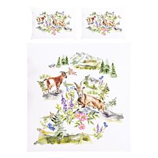 Linge de lit avec chèvres dans un paysage de montagne