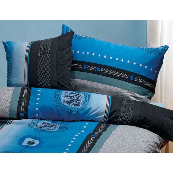 Draps-housses aux coloris assortis: ciel, gris clair
