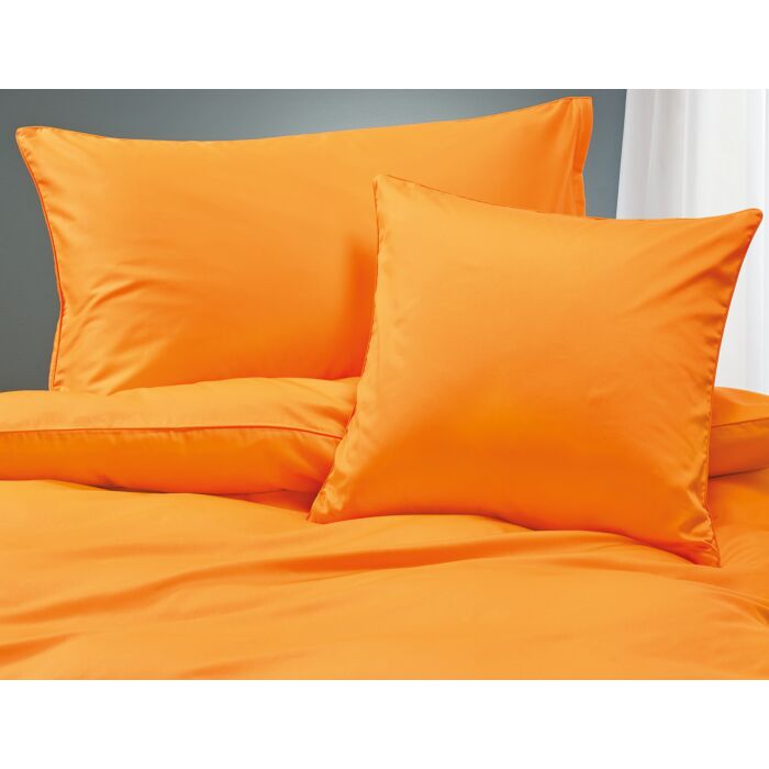 Linge de lit uni en satin avec liseré