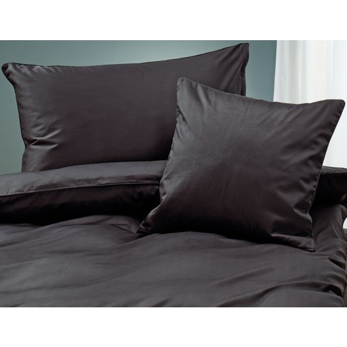 Linge de lit uni en satin avec liseré