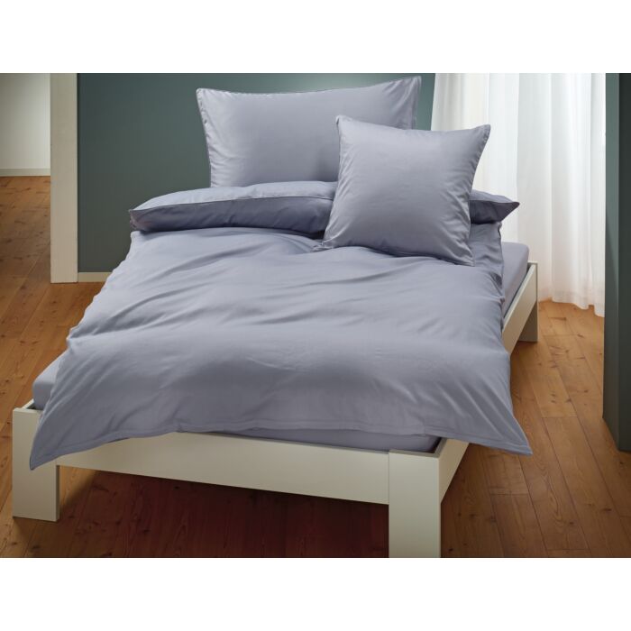 Linge de lit uni en satin avec liseré