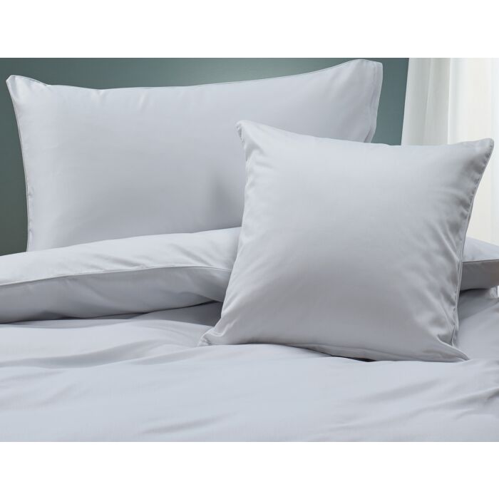 Linge de lit uni en satin avec liseré
