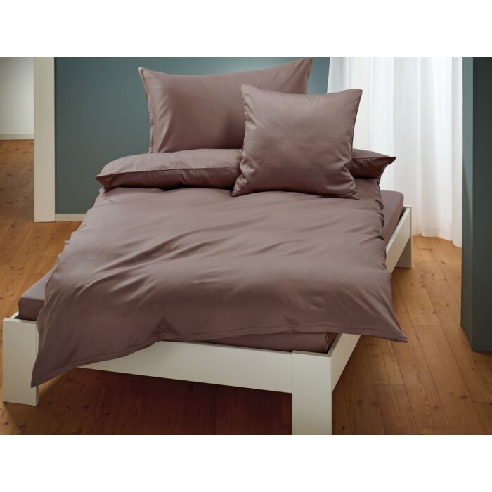 Linge de lit uni en satin avec liseré