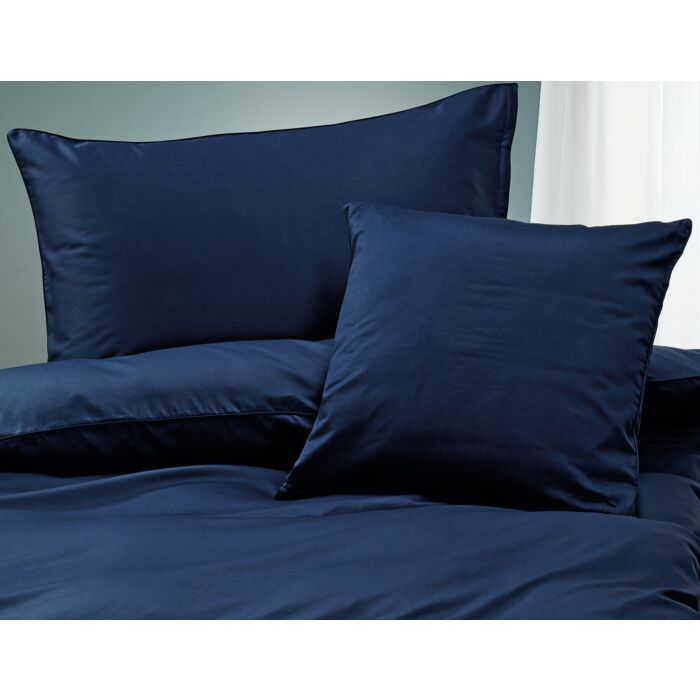 Linge de lit uni en satin avec liseré