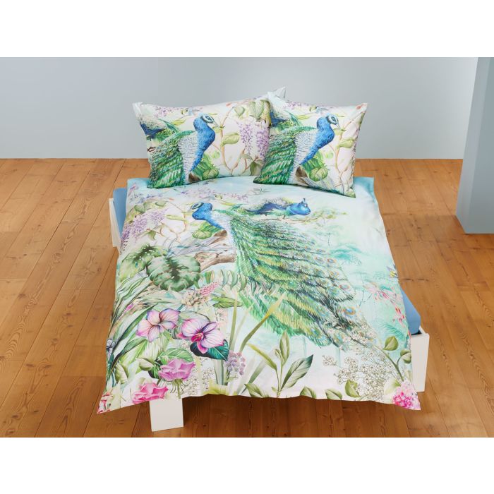 Parure de lit au motif fleuri orné d'un paon main product photo